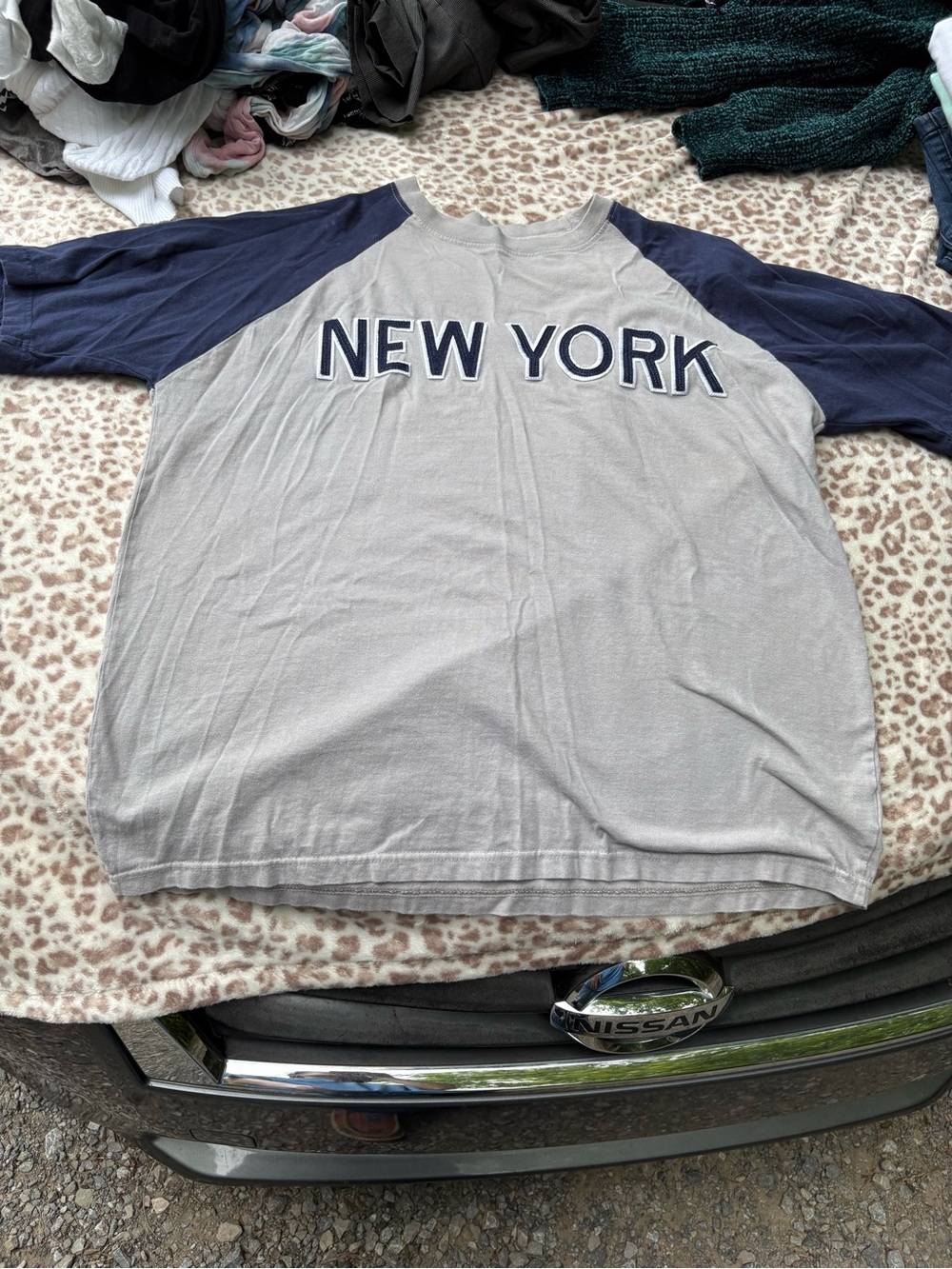 NEW YORK Raglan Sleeve Tee in Gray & Navy Size XL
